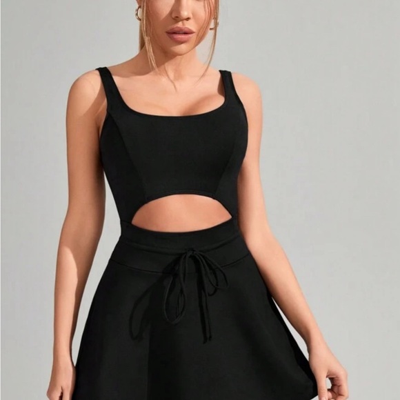 Athletic dress - Picture 3 of 3